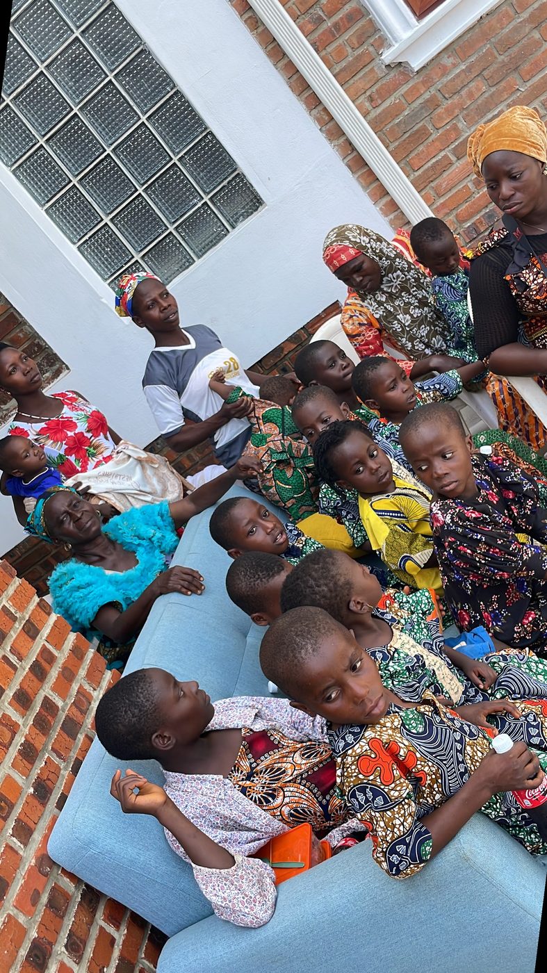 Children and elders of Onipe and Aba Otun gathered at the Makaya Farms harvest, 2022