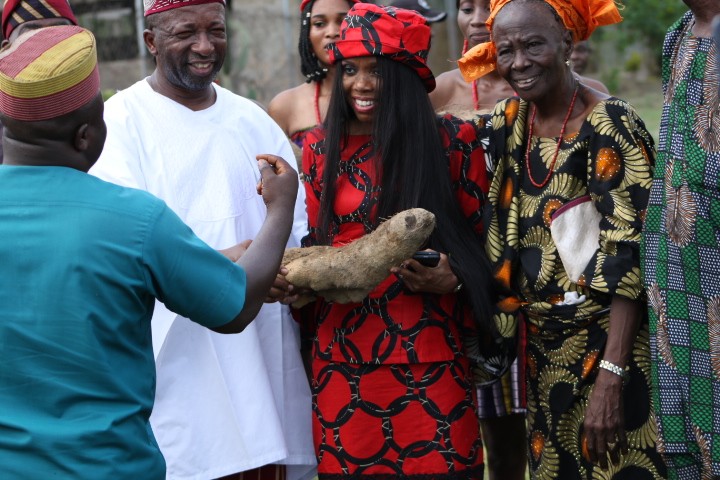The first yam of the harvest presented by hand at Makaya Farms, 2022